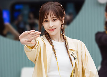 Vương Tâm Lăng là ai? Tiểu sử ca sĩ đánh mất sự nghiệp vì scandal