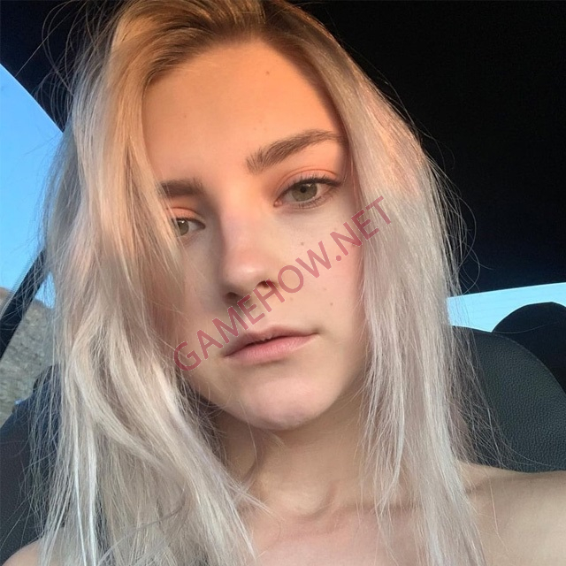 eva elfie 2 jpg