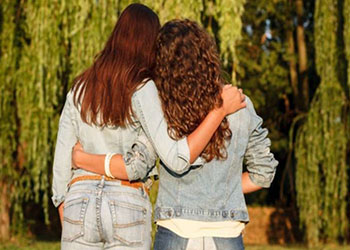 Les là gì? Les có phải bệnh và lây lan hay không?