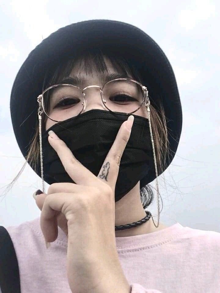 anh gai xinh deo kinh 10 jpg