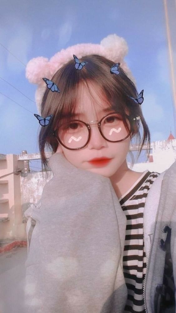 anh gai xinh deo kinh 14 jpg