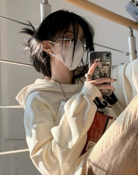 anh gai xinh deo kinh 8 jpg